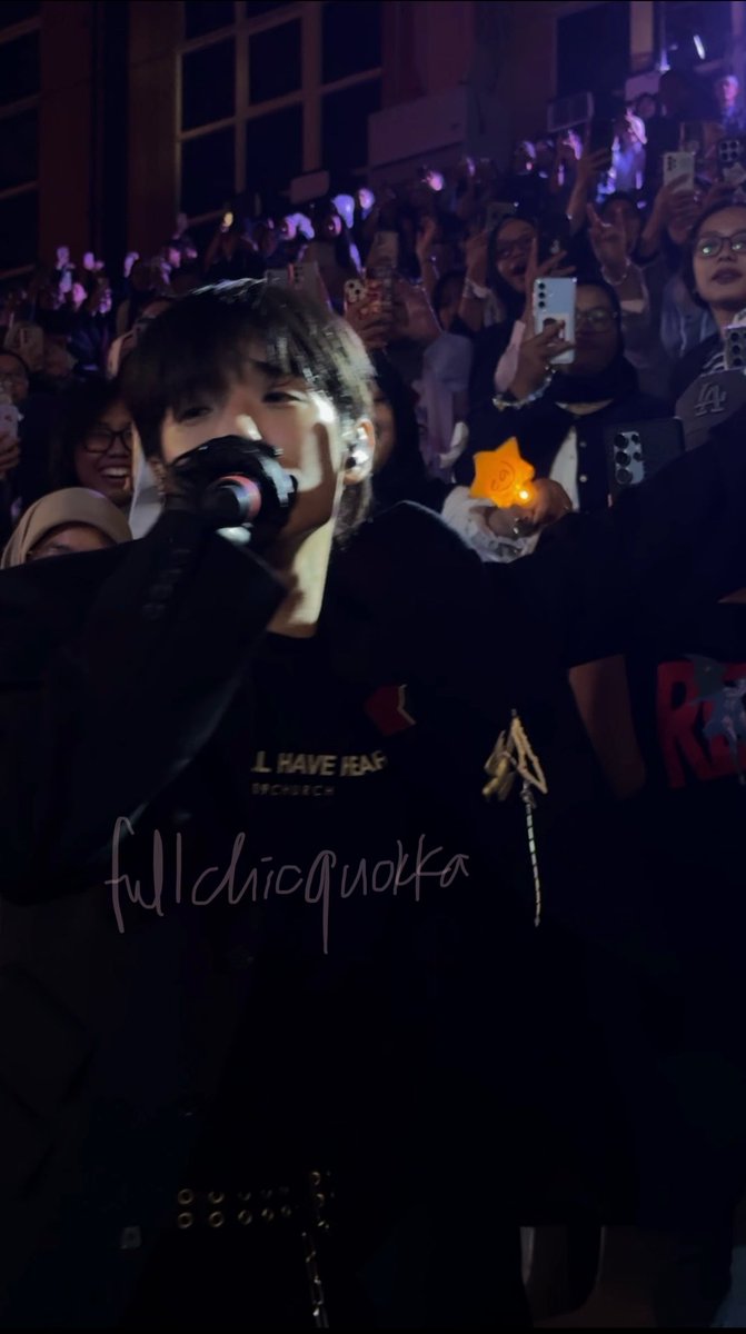 awestruck is an understatement when he popped up next to me

#The1OutOf9TourJakarta #eaJInJakarta  #eaJPark <a href="/eaJPark/">eaJ¹ᐟ</a>
