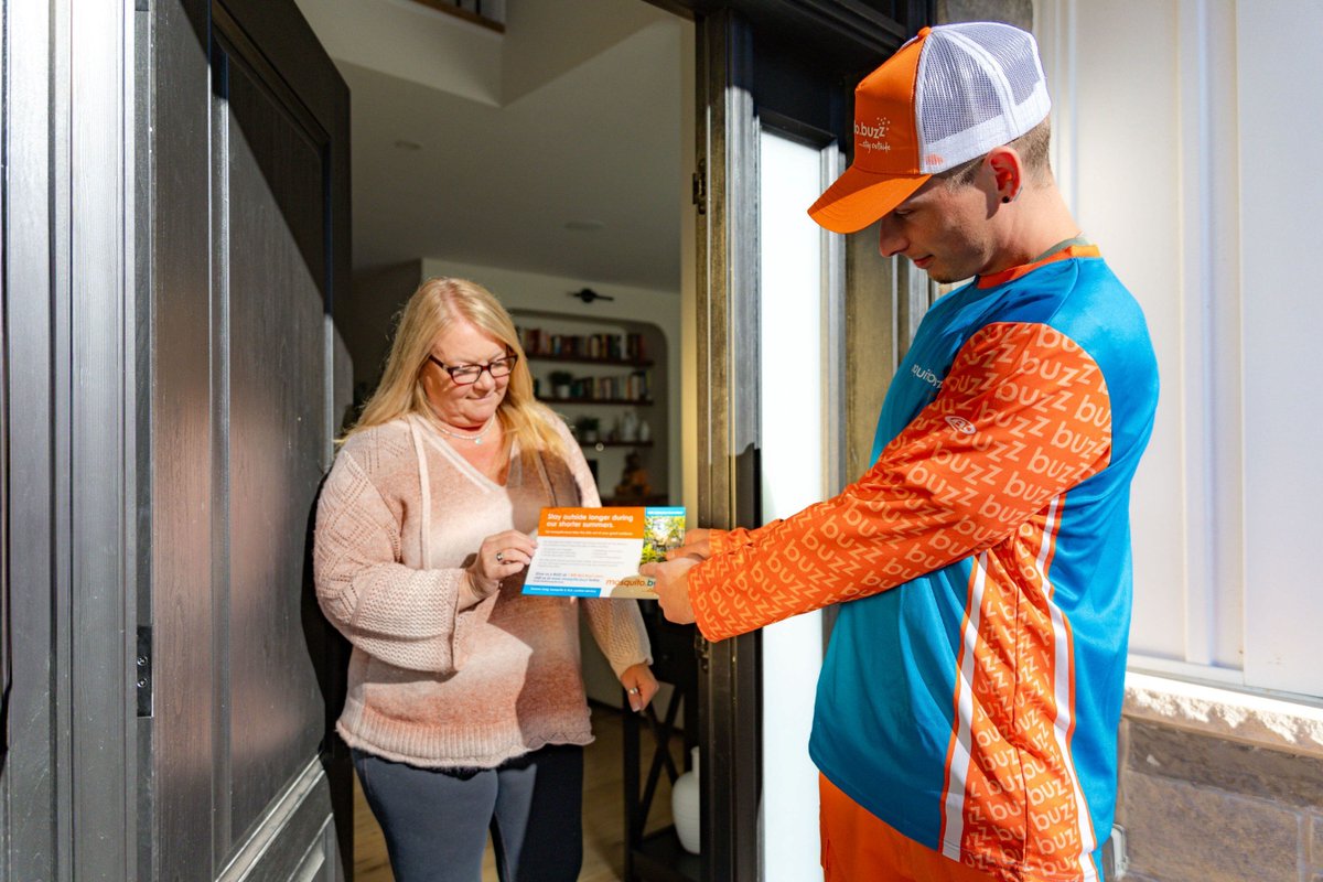 themosquitobuzz's tweet image. Did you know? A single female mosquito can lay up to 200 eggs at once. We stop them before they start. 🦟❌

Now booking for spring 2026: hubs.li/Q03V1ZDG0 
#mosquitocontrol #stayoutside #pestcontrol #mosquitobuzz