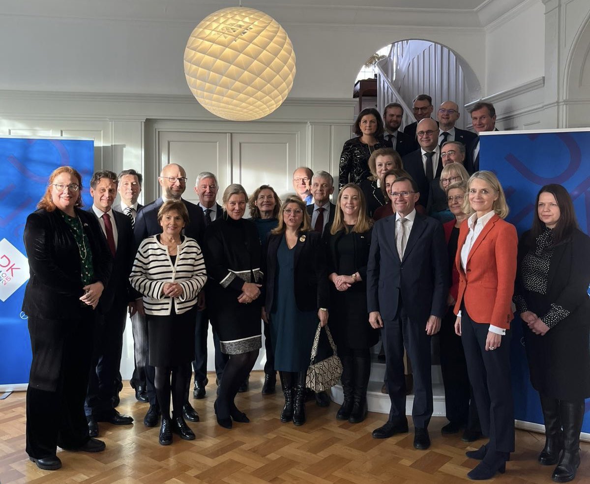 IrlAmbOslo's tweet photo. As ever a wide ranging and interesting exchange today for EU Heads of Mission with Foreign Minister @EspenBarthEide. Great to hear that he has already met the new Minister for Foreign Affairs and Trade,  @HMcEntee 

Thank you @DKAmbNorway for another excellent Presidency event 👏 https://t.co/jJ0gz44S8j