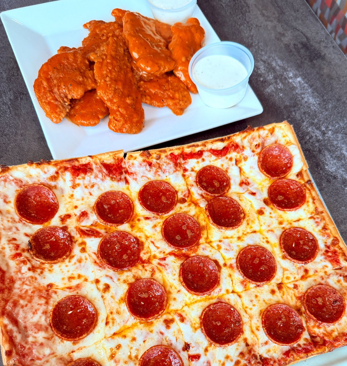 LedoPizza's tweet image. ‼️ FRIDAY GIVEAWAY ‼️
Enter our $100 Ledo Pizza Gift Card GIVEAWAY - SHARE and COMMENT on this post by TONIGHT at 9:59PM EST (November 21st, 2025) and be entered to win a $100 Ledo Pizza Promotional Gift Card. One winner will be chosen! Please BE AWARE of spam comments. Good…