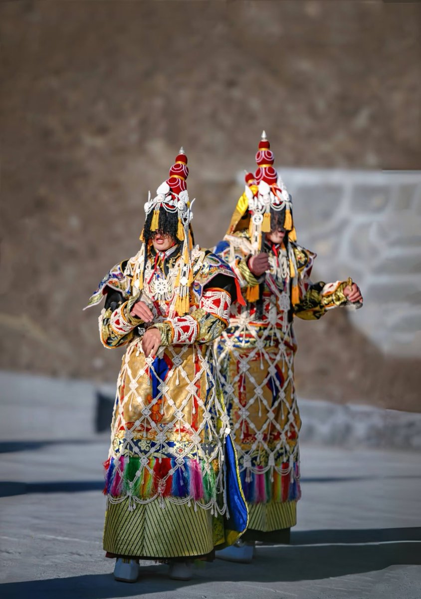 SteppeShaman's tweet image. Langmusi/Taktsang Lhamo is a town in the Tibetan region of Amdo. It is somewhat popular with backpackers

Interestingly, the town has a very violent conflict between it&apos;s two temples, the Serti and Kirti temples, over the worship of occult and demonic deities
