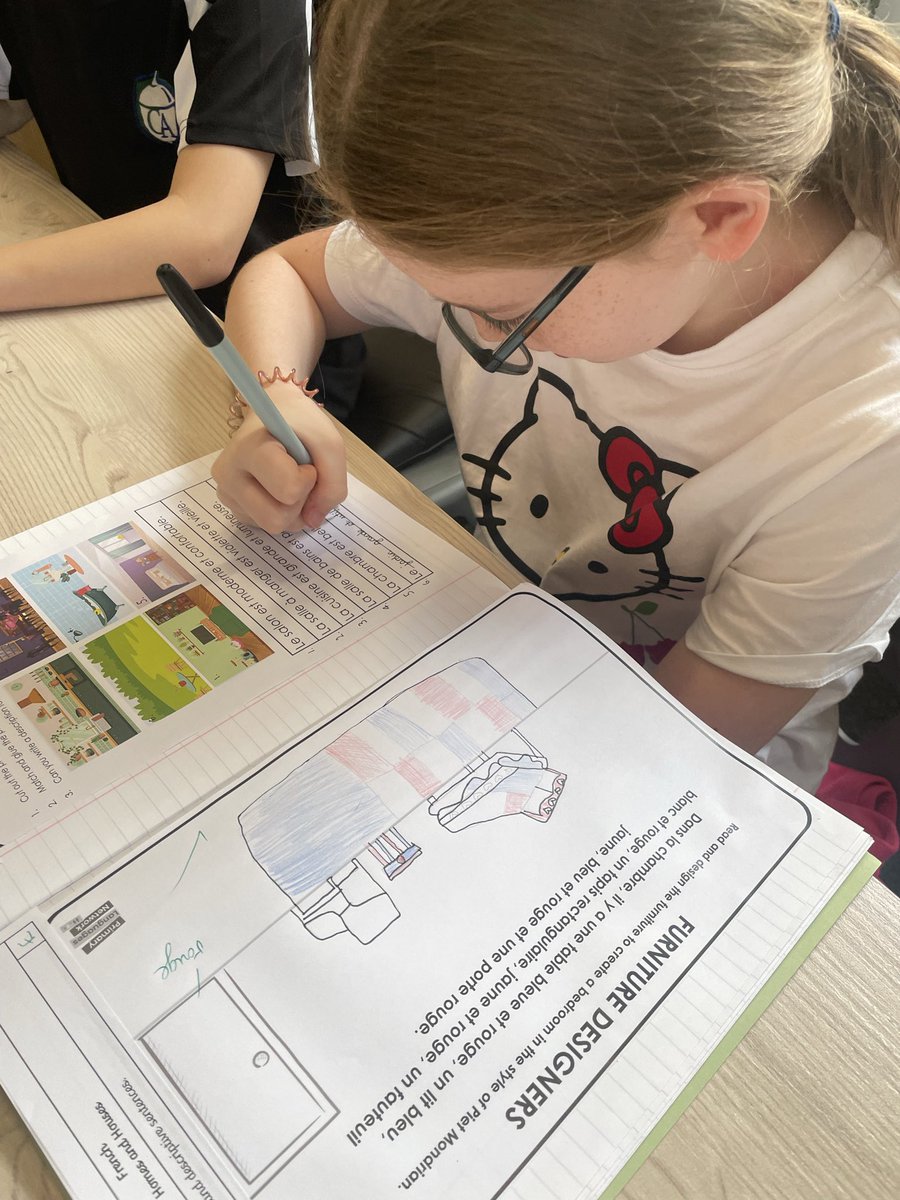 CalveleyAcademy's tweet image. Oak class have been using French adjectives to describe rooms in a house. Afterwards, they used these to write descriptive sentences. 🇫🇷 #french #mfl #adjectives