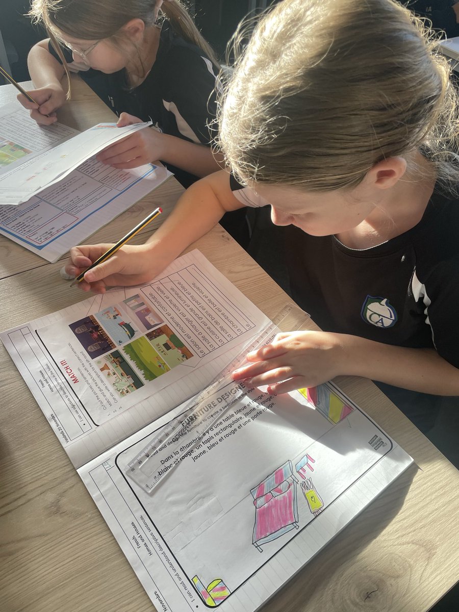CalveleyAcademy's tweet image. Oak class have been using French adjectives to describe rooms in a house. Afterwards, they used these to write descriptive sentences. 🇫🇷 #french #mfl #adjectives
