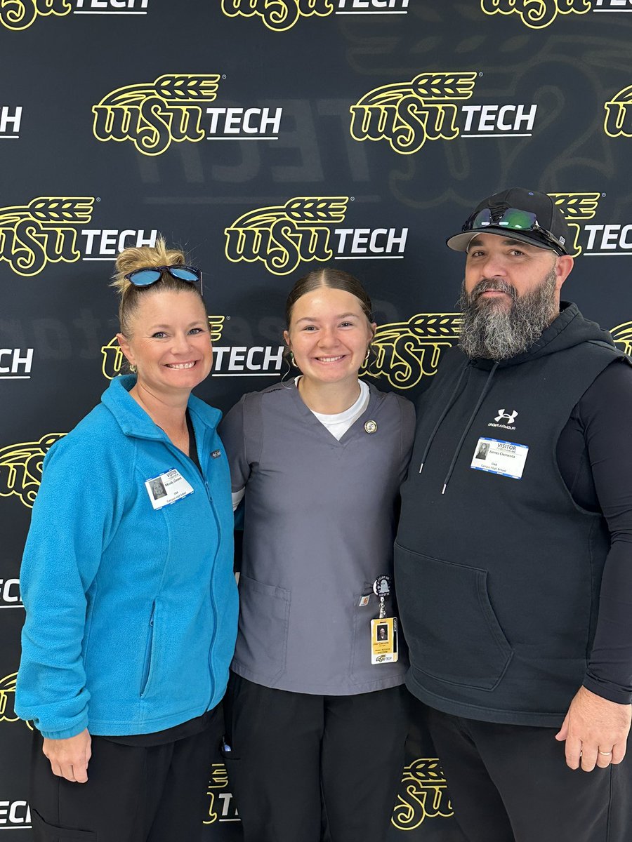 Lillyclem_3's tweet photo. Yay! Iโm official! Thank you so much to @wsutech @CampusSoftball @ArionSFP @daddyclem1 @MindyClements13
#cna
#campushighschool
#wsutech https://t.co/Wbe2IdHlEz