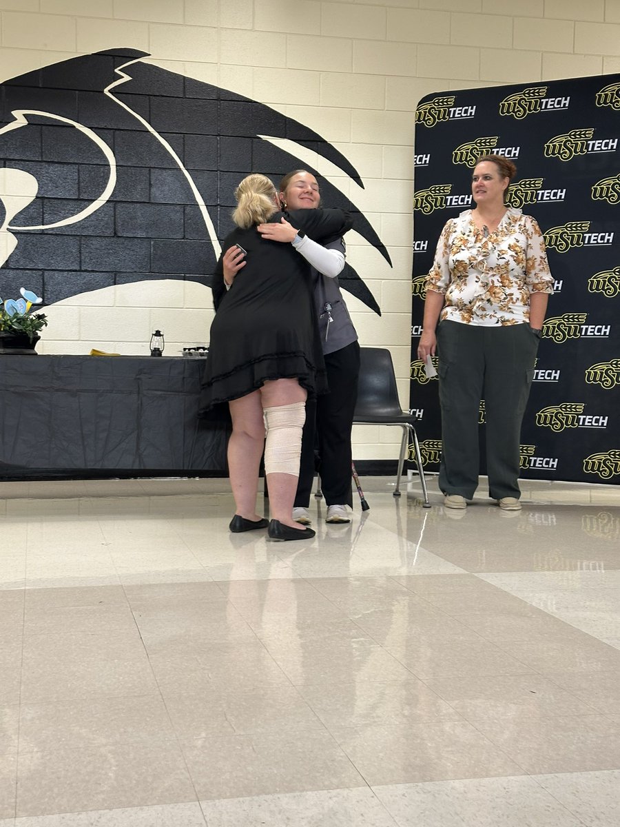 Lillyclem_3's tweet photo. Yay! Iโm official! Thank you so much to @wsutech @CampusSoftball @ArionSFP @daddyclem1 @MindyClements13
#cna
#campushighschool
#wsutech https://t.co/Wbe2IdHlEz
