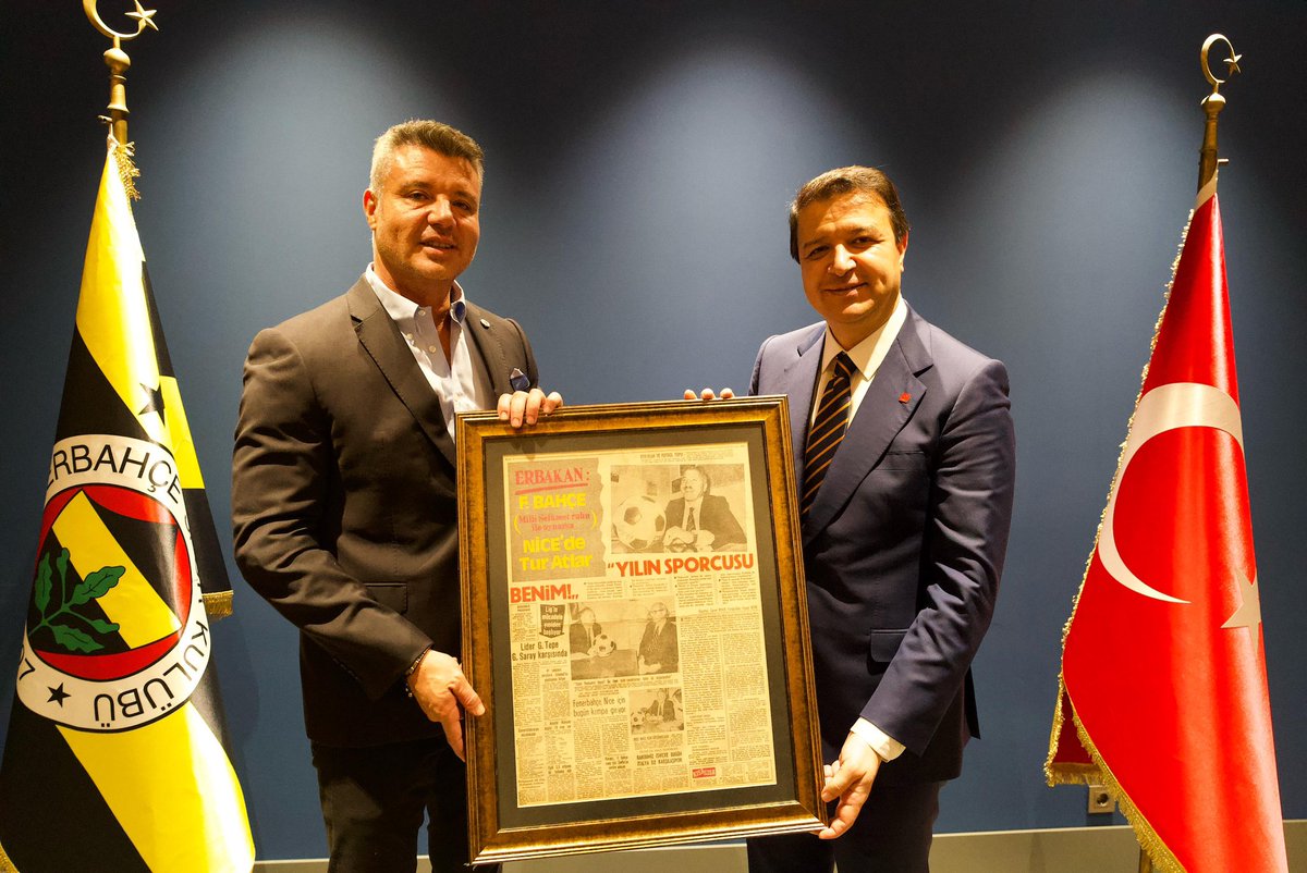 mahmutarikansp's tweet photo. Fenerbahçe Spor Kulübü Başkanı Sadettin Saran'ı ziyaret ederek; "Senin Fidanın Hepimizin Yarını" projesi kapsamında Fenerbahçe camiası adına bağışlayıp toprakla buluşturacağımız 1907 fidanın sertifikasını takdim ettik. 

Fenerbahçe camiasına ve misafirperverliklerinden dolayı Sadettin Saran'a teşekkür eder; başarılar dilerim.

@Fenerbahce