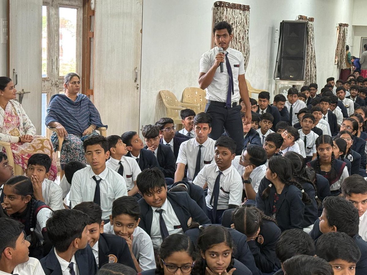 SP_RATLAM_MP's tweet image. 👉 मुस्कान विशेष अभियान के तहत महिला सुरक्षा एवं सायबर जागरूकता कार्यक्रम के दौरान पुलिस अधीक्षक ने किया बच्चो से संवाद

👉 मॉर्निंग स्टार हॉयर सेकेंडरी स्कूल में आयोजित किया गया जागरूकता सेमिनारfacebook.com/share/p/1CupGh…
@CMMadhyaPradesh @mohdept @MPPoliceDeptt @DGP_MP @IgpUjjain