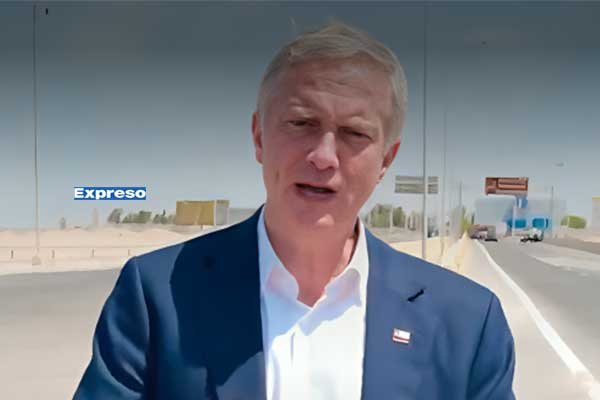 martinfiera's tweet image. ¿ Notaron algo?
Cuando un candidato en Colombia a escondidas puso la bandera de Colombia la DBA pidió la intervención de cancillería.
Cuando un naxi fascista pide sacar y botar a los migrantes de Chile en la frontera con Perú, nadie se indigna.
Doble moral de estos indeseables.