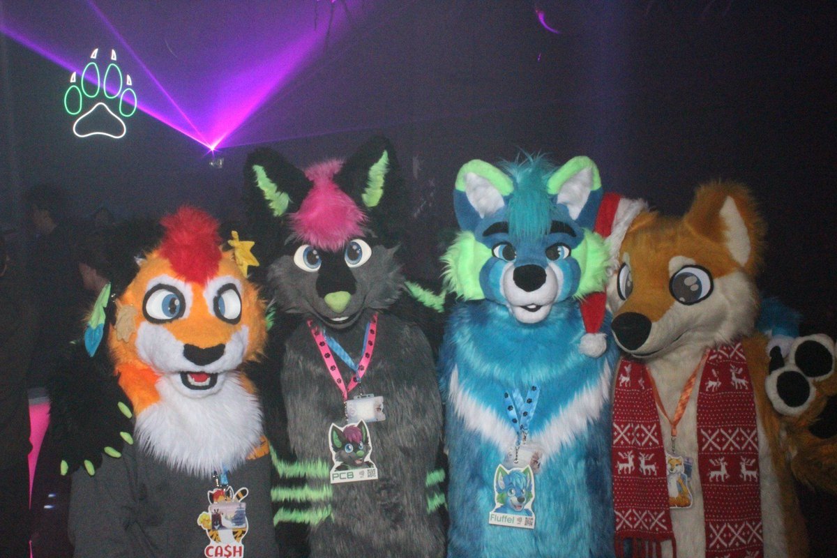 Still thinking about that awesome Bavarian Furdance last Saturday 💭

Cash, <a href="/Reputon42/">Leptus PCB</a>, me and <a href="/themindofurry/">Mindo</a>

#BFD17 #FursuitFriday