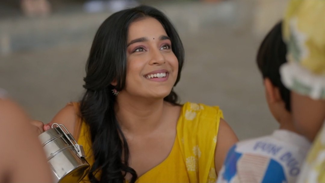 Misyxcreations's tweet image. Sunshine in Human form ✨💛💫

[ #SumbulTouqeerKhan #IttiSiKhushi #AnvitaDivekar #ita2025sumbultouqeerkhan ]