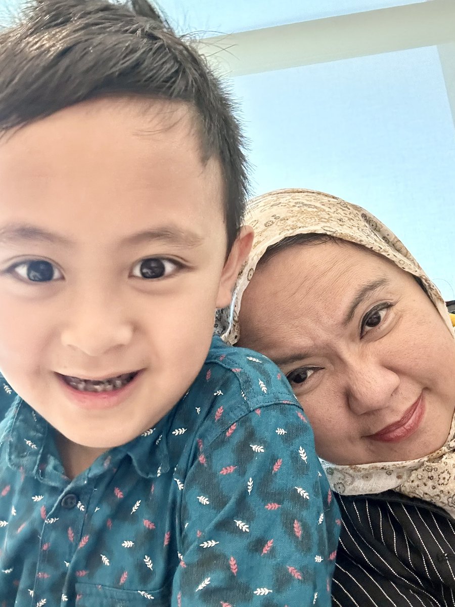 BisdakV's tweet image. Office selfies!

#workplace #workingmom #AbuDhabi #UAE