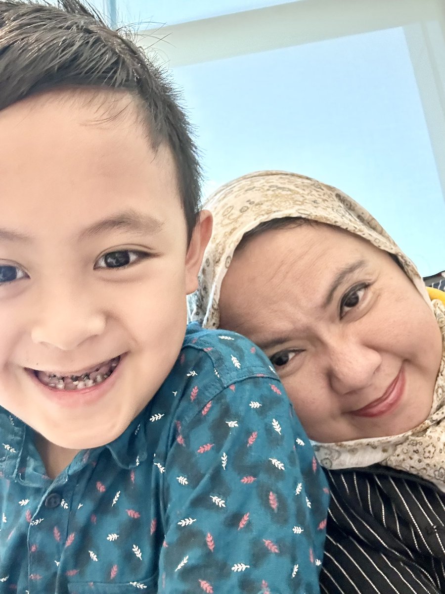 BisdakV's tweet image. Office selfies!

#workplace #workingmom #AbuDhabi #UAE