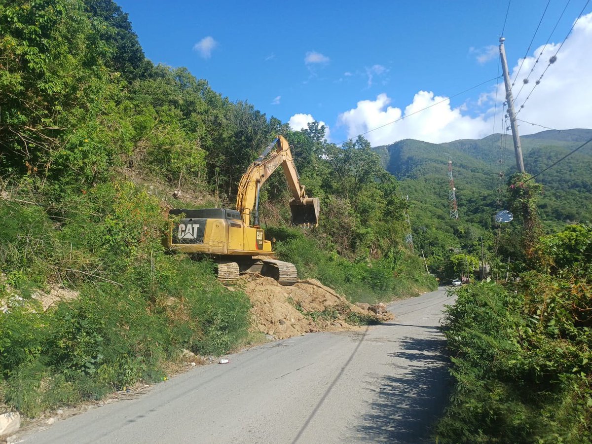 Caution advised: We are currently working to remove loose rocks along a section of the road from Albion to Easington, St. Thomas. Some delays are possible at this time.

Please proceed with caution!