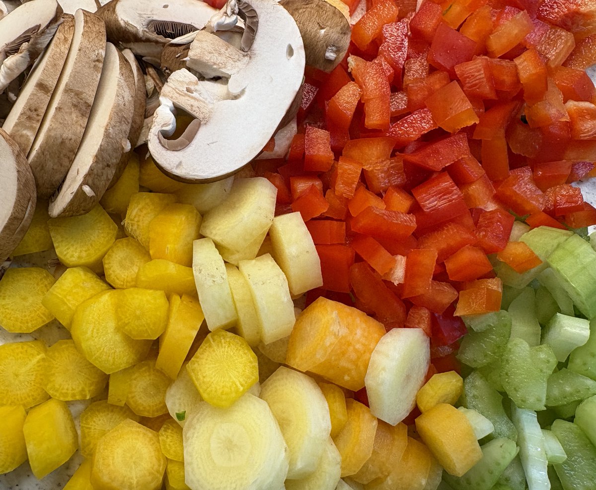 Today on Samantha Heller's Health &amp; Nutrition show, <a href="/NYUDocs/">Doctor Radio</a>, 12-2 pm ET: <a href="/DrSusanAlbers/">Dr. Susan Albers</a>  helps us navigate holiday friends, families, and meals. Dr Brad Reisfeld has tips of keeping food safe over the holidays. Open phones. 877-NYU-DOCS.
#foodsafety