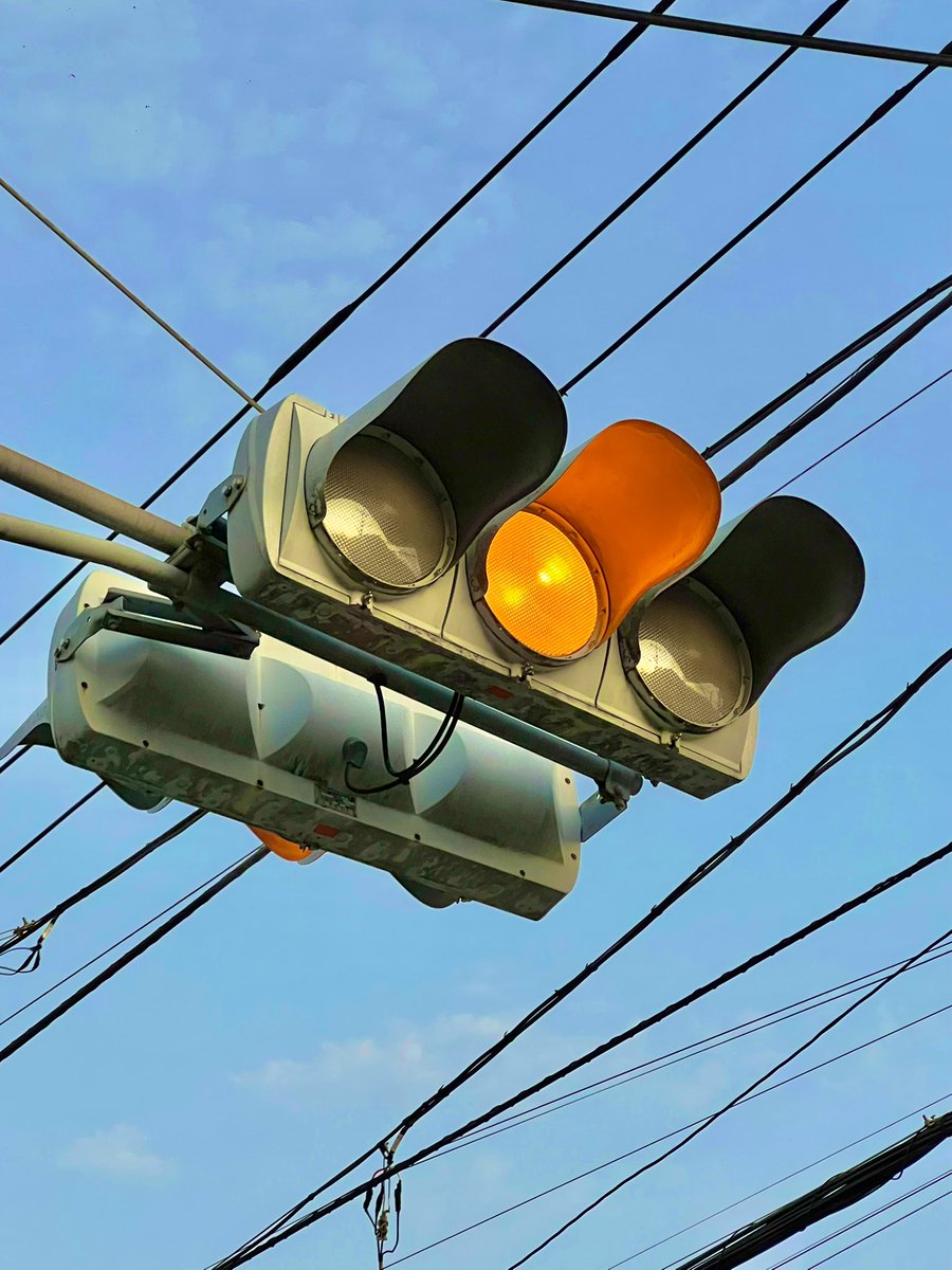 denkyushingo's tweet image. 京三VLA
プロジェクターレンズの不思議な光り方が虜

#信号機