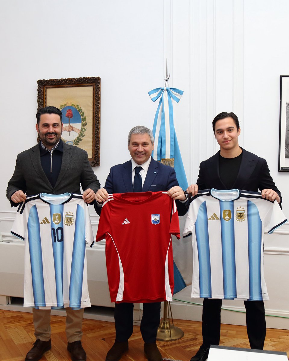 VallecasCF's tweet image. Reunión institucional entre el Vallecas C.F. y la Embajada de la República Argentina 🇦🇷🤝🇪🇸

Una reunión clave para seguir desarrollando el proyecto conjunto de la @afa_academiamad @afa_inter y abrir nuevas vías de colaboración entre ambas instituciones.