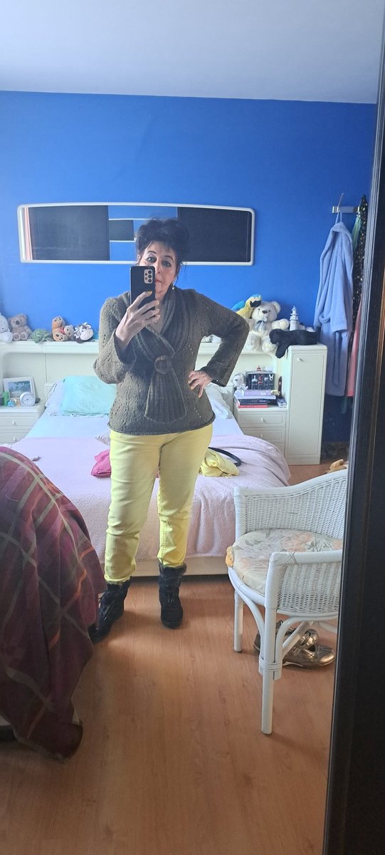 VCabuy's tweet image. #YellowandGreen 
#Samecolors #Othercombi 
#trousersCindyCrawford #pullKDesign #25yo #scarfPieces
💛💛💛💚💚💚