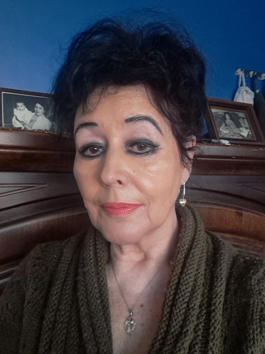 VCabuy's tweet image. #YellowandGreen 
#Samecolors #Othercombi 
#trousersCindyCrawford #pullKDesign #25yo #scarfPieces
💛💛💛💚💚💚