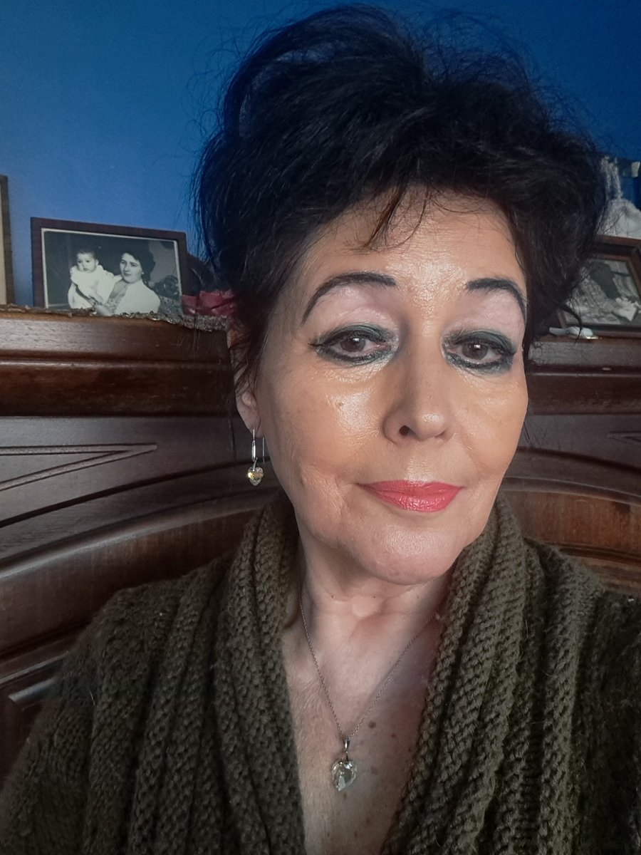 VCabuy's tweet image. #YellowandGreen 
#Samecolors #Othercombi 
#trousersCindyCrawford #pullKDesign #25yo #scarfPieces
💛💛💛💚💚💚