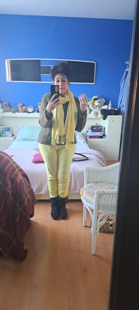 VCabuy's tweet image. #YellowandGreen 
#Samecolors #Othercombi 
#trousersCindyCrawford #pullKDesign #25yo #scarfPieces
💛💛💛💚💚💚