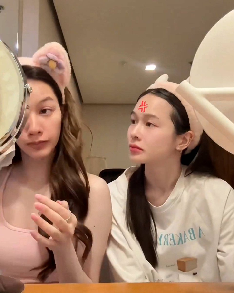 checkxmate_'s tweet image. Nur just sitting patiently beside TK and waiting for her to finish her skincare routine why are they so cute 😭🤏🏻💜

#TKNur #แตงกวาเหนือ
#nurdesoraya #TKphinyanech