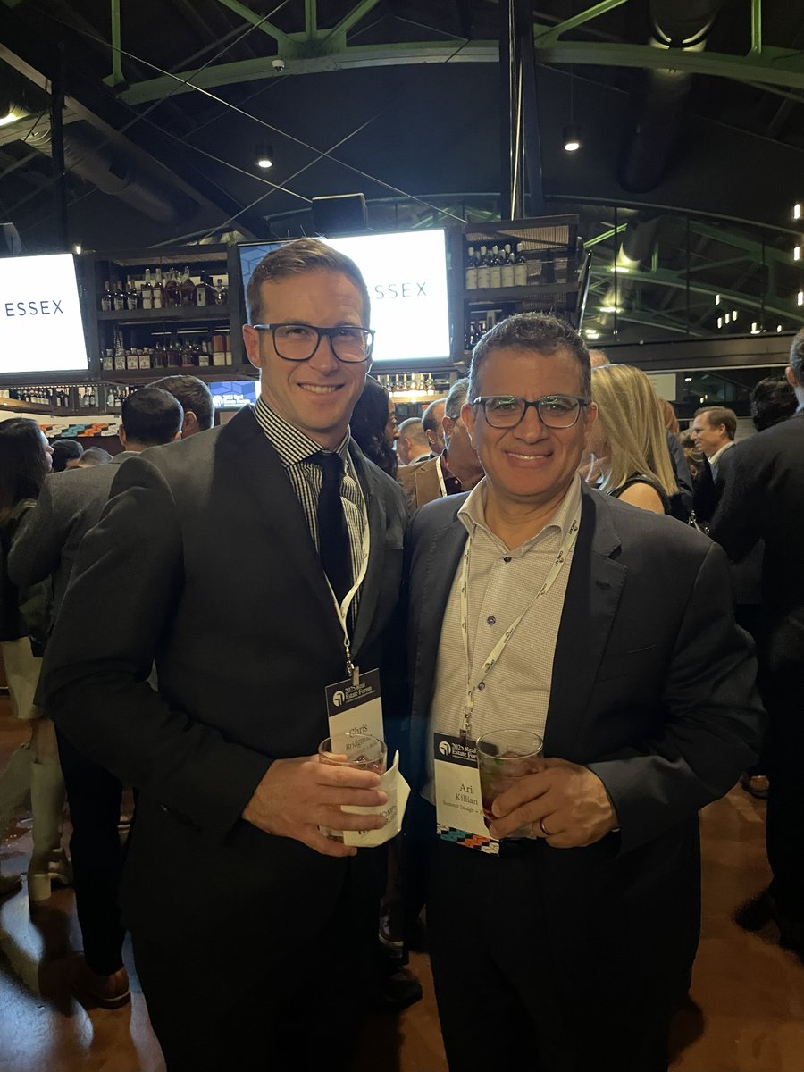 A great night for our team at the 2025 Real Estate Forum 🥂 This event has been a Chicago staple since 1988, bringing together Chicago’s most influential real estate professionals for real conversations about the market. We are excited for what’s to come in 2026!