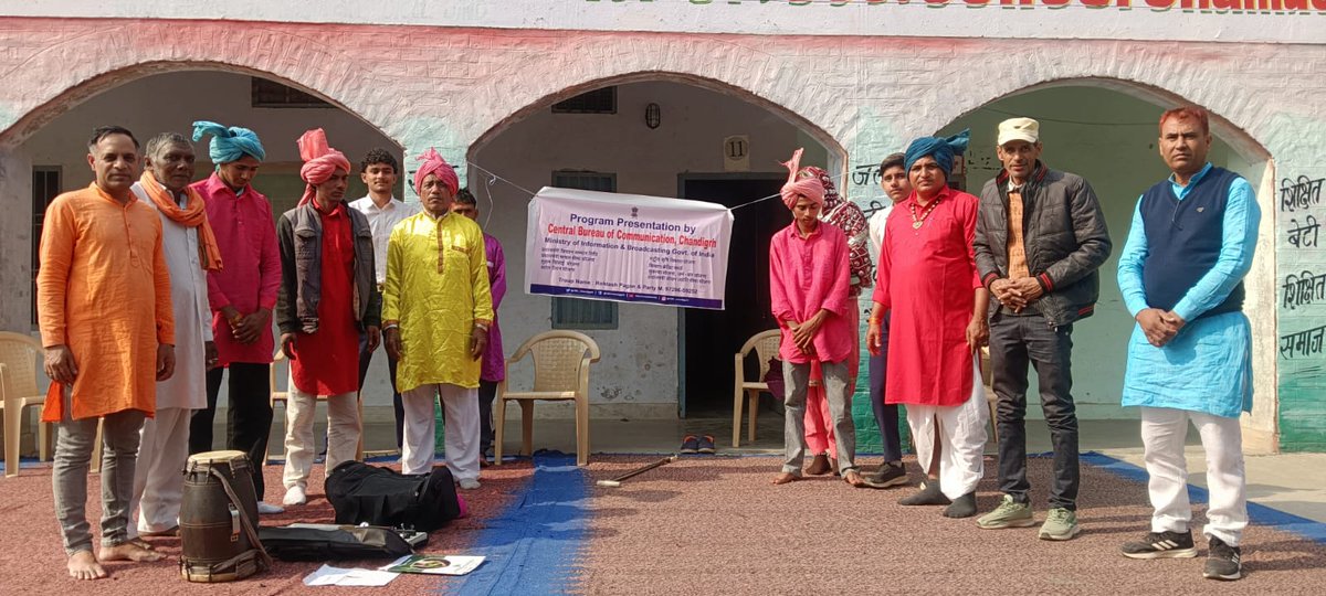 CBC_Chandigarh's tweet image. Our registered cultural troupe hosted an awareness programme at GSSS Shamdo (#Jind) on key Flagship Schemes of the Government of India, in coordination with BDO Alewa. Students and teachers actively participated. 

#Jind #Awareness #Haryana @DDNewsHaryana @haryana