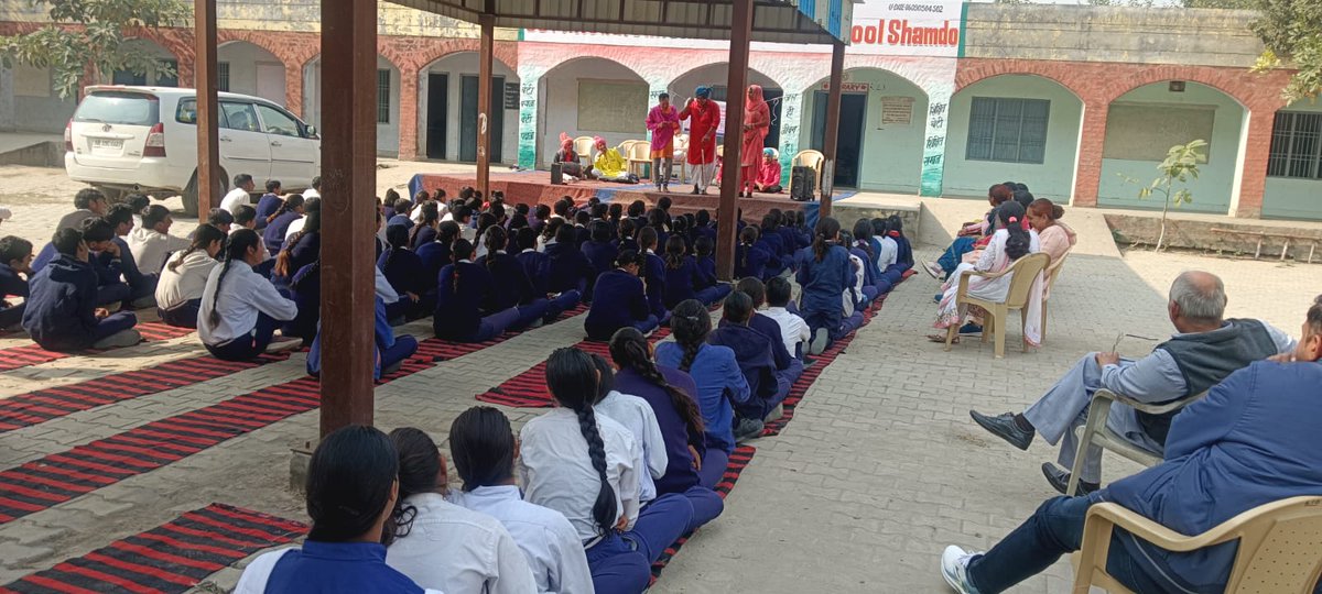 CBC_Chandigarh's tweet image. Our registered cultural troupe hosted an awareness programme at GSSS Shamdo (#Jind) on key Flagship Schemes of the Government of India, in coordination with BDO Alewa. Students and teachers actively participated. 

#Jind #Awareness #Haryana @DDNewsHaryana @haryana