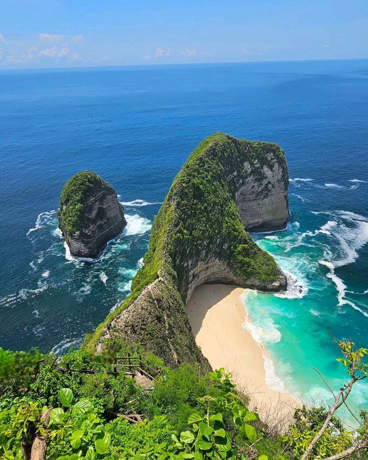 weirdhumN's tweet photo. one day pengen kesini🥹 dulu ke bali bukan di nusa penida nya https://t.co/n1LfnEyGaz