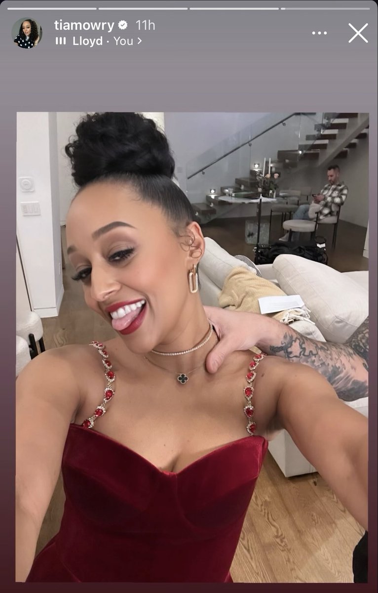 laugh_track_nat's tweet image. OH!