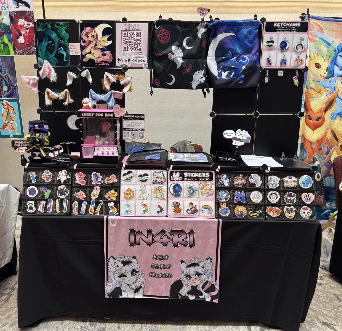 IN4RI_'s tweet image. All set up in the vendor hall @PonyCiderfest , come say hi!!! Booth 9 and I’m in Flutterbat 🥰

Also ask me about Pop Off! 😉