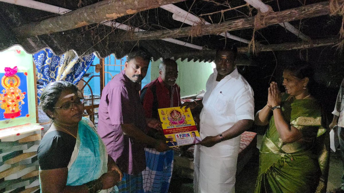 AKSaiJSaravanan's tweet photo. எனது ஊசுடு தொகுதிக்குட்பட்ட அரசூர் பகுதியில் வருகின்ற புத்தாண்டை முன்னிட்டு பொதுமக்களுக்கு காலண்டர் வழங்கி புத்தாண்டு வாழ்த்துக்களை தெரிவித்த போது.@BJP4Puducherry @AmitShah @PMOIndia https://t.co/vhr0pYK0zP