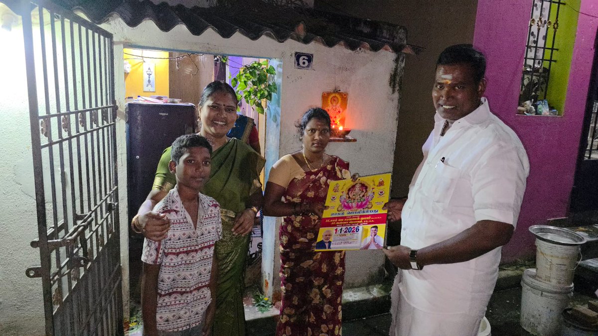 AKSaiJSaravanan's tweet photo. எனது ஊசுடு தொகுதிக்குட்பட்ட அரசூர் பகுதியில் வருகின்ற புத்தாண்டை முன்னிட்டு பொதுமக்களுக்கு காலண்டர் வழங்கி புத்தாண்டு வாழ்த்துக்களை தெரிவித்த போது.@BJP4Puducherry @AmitShah @PMOIndia https://t.co/vhr0pYK0zP