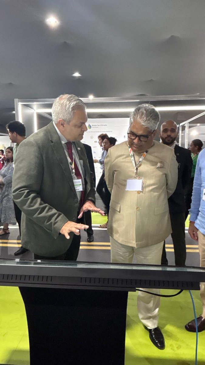 cdri_world's tweet image. Pleasure to welcome Bhupender Yadav @byadavbjp, Union Cabinet Minister, @moefcc, to the #DRIPavilion, @Cop30noBrasil.

@AmitProthi, DG, briefed him on @cdri_world’s ministerial session releasing Global Infrastructure Resilience Report, #GIR2025 (cdri.world/global-infrast…), report…