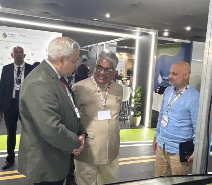 cdri_world's tweet image. Pleasure to welcome Bhupender Yadav @byadavbjp, Union Cabinet Minister, @moefcc, to the #DRIPavilion, @Cop30noBrasil.

@AmitProthi, DG, briefed him on @cdri_world’s ministerial session releasing Global Infrastructure Resilience Report, #GIR2025 (cdri.world/global-infrast…), report…