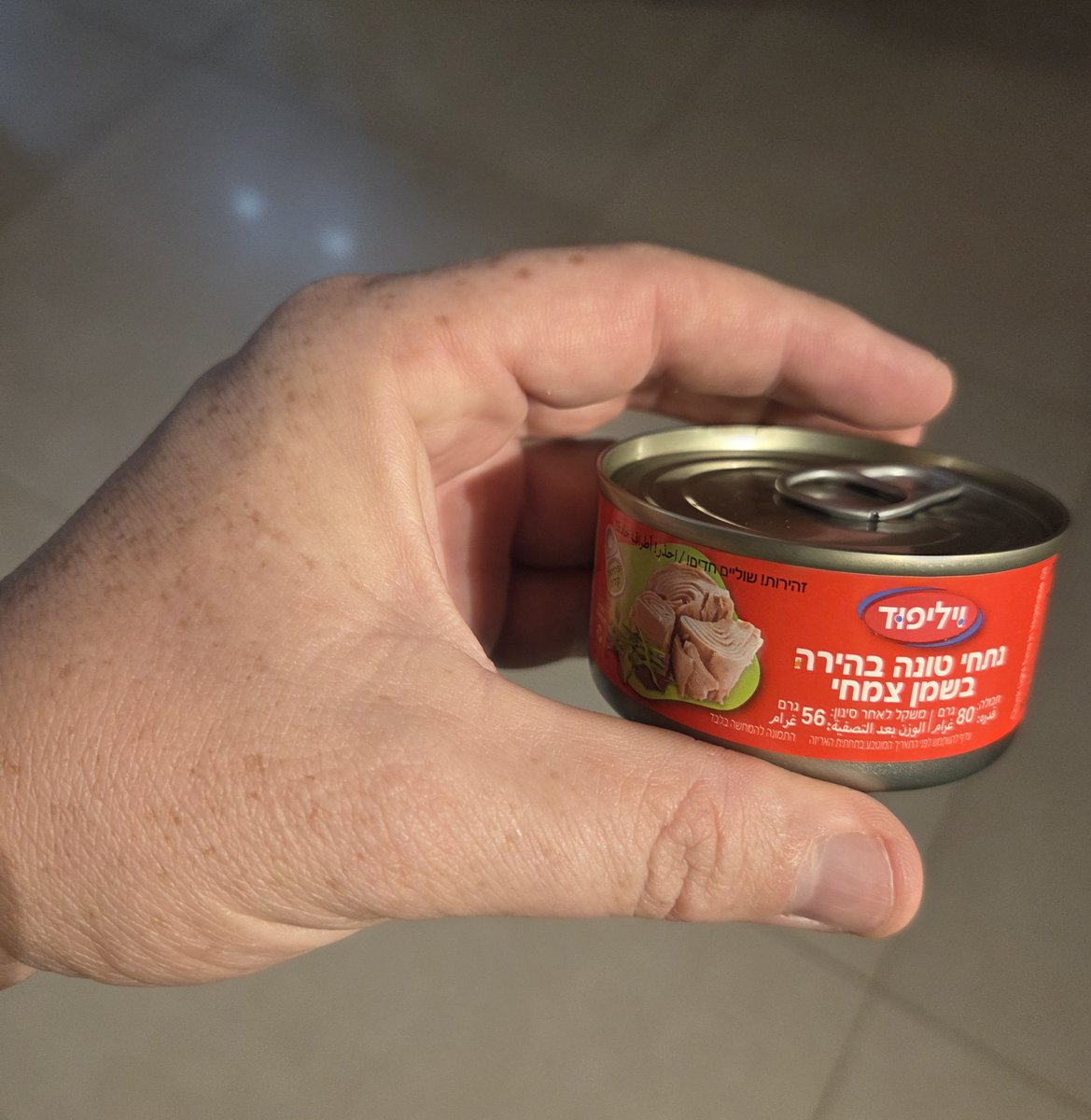GeronRoy's tweet photo. להערכתי אנחנו מרחק 2 הקטנות נוספות של האריזות של הטונה ואני מגיע למצב של לפתוח אותה עם פינצטה. 
 פלאי השרינקפלציה https://t.co/iuPvisEC0I