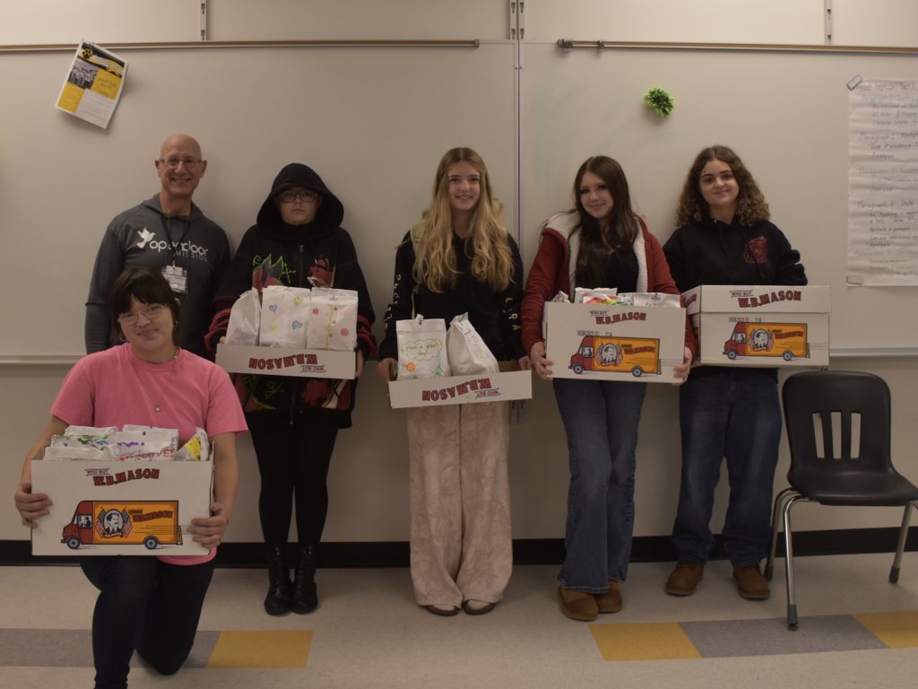 HFLLima's tweet image. Cougar Pride in action! 🖤💛 This morning, our HS Personal Development class handed off 50+ bagged lunches to Open Door Mission. Proud of their kindness and dedication! #WeAreHFL