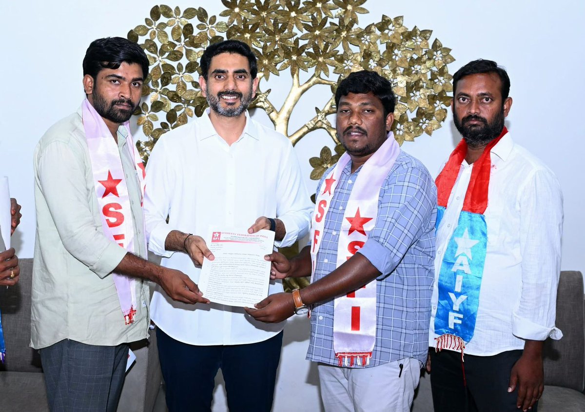 bosesavili's tweet image. ఫీజు రీఎంబర్స్ మెంట్ బకాయిల చెల్లింపునకు చర్యలు తీసుకుంటాం

సాధ్యమైనంత త్వరగా వర్సిటీల్లో అధ్యాపక పోస్టుల భర్తీకి చర్యలు

విద్యాసంస్థల్లో రాజకీయ ప్రసంగాలు, జెండాలను అనుమతించం

విద్యార్థి, యువజన సంఘాల నాయకుల సమావేశంలో మంత్రి @naralokesh

#iTDPForTDP 
#HOPE0138