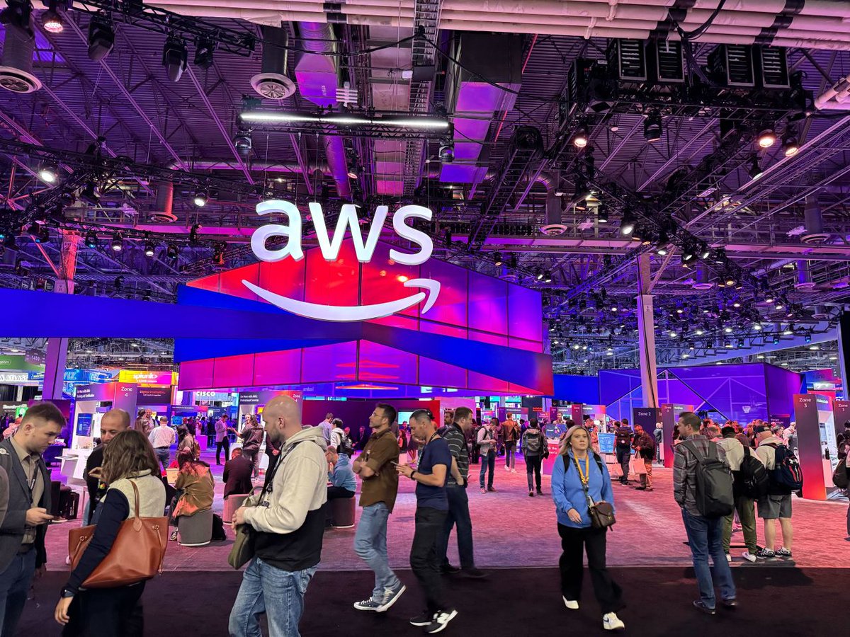 InfluxDB's tweet image. We’re just a couple of weeks away from #AWSreInvent and already gearing up for a big week in Vegas.

Whether you’re building high-performance systems, working with sensor telemetry at scale, or just curious how #InfluxDB 3 handles real-time workloads, come by and put it to the…