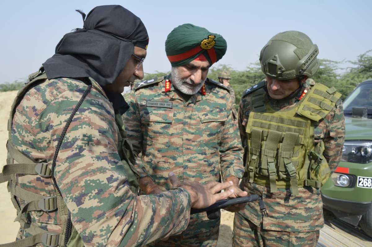 ChetakCorps_IA's tweet photo. #OperationalTraining
#ChetakCorps
#LtGenShamsherSinghVirk, SM, GOC ChetakCorps validated the operational training of #RanbankuraDivision during his visit to forward areas.
He appreciated all ranks for showcasing high standard of operational efficacy.
#IndianArmy
#SaptaShaktiCommand
#Training
@adgpi
@SWComd_IA
@PRODefRjsthn