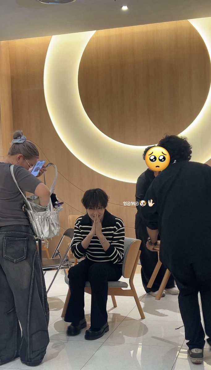 Julythird__'s tweet image. คือน้ำปิงมองมาทางนี้แล้วไหว้คือหนึ่งนี่แก่ สองชีกลัวนี่ หรือสามเพราะว่าแม่แท้ๆของน้ำปิงคือป้าเองวะ😭😭

NAMPINGSTER AT MYSTIWORLD
#MystiworldxNamping