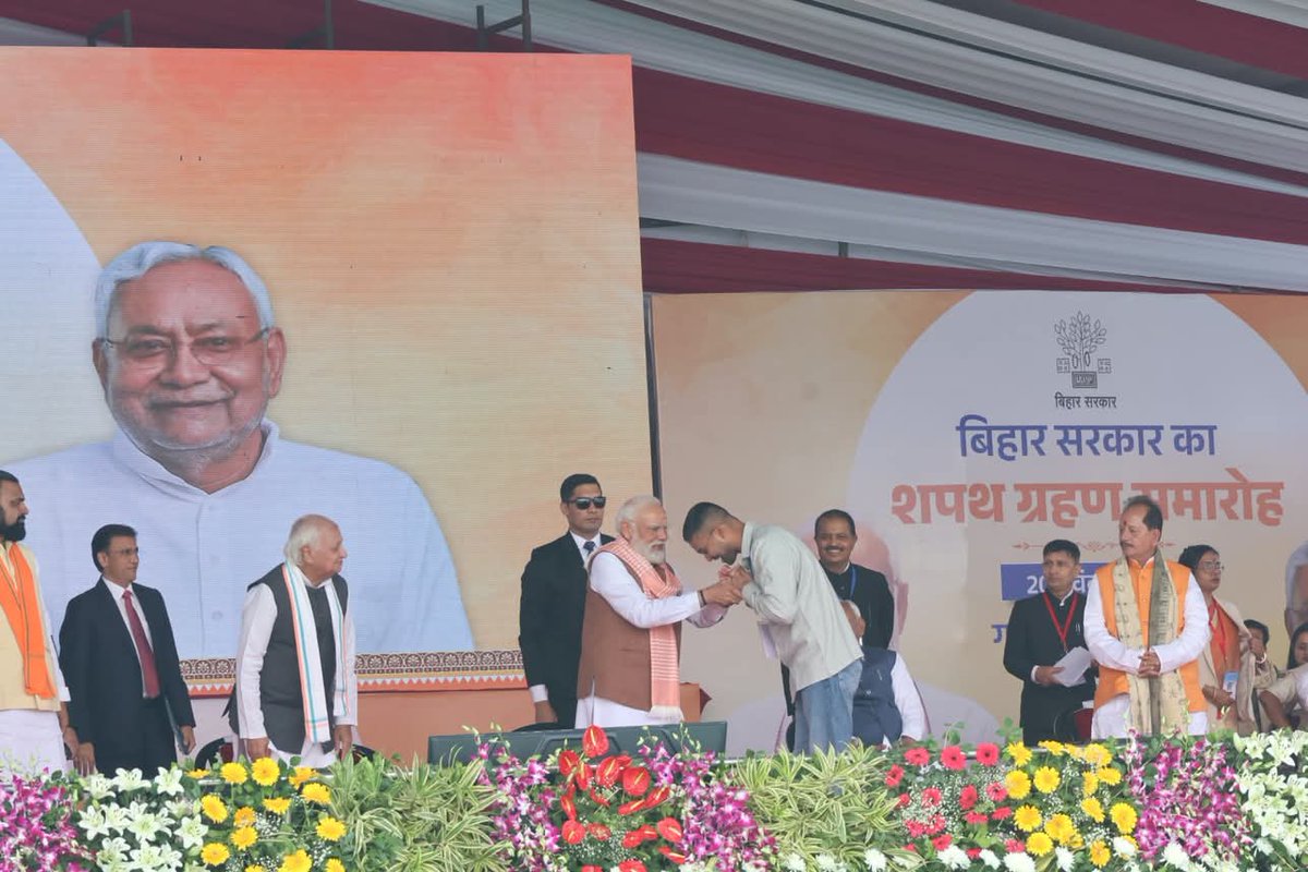 DeepakRLM's tweet image. बिहार की जनता को मेरा प्रणाम। 
माननीय प्रधानमंत्री श्री @narendramodi जी और माननीय मुख्यमंत्री श्री @NitishKumar जी के नेतृत्व में जनता की सेवा का अवसर मिला, इसके लिए मैं हृदय से आभारी और अभिभूत हूँ।
मेरे नेता श्री @UpendraKushRLM जी द्वारा दिए गए आशीर्वाद के लिए हृदय से धन्यवाद।