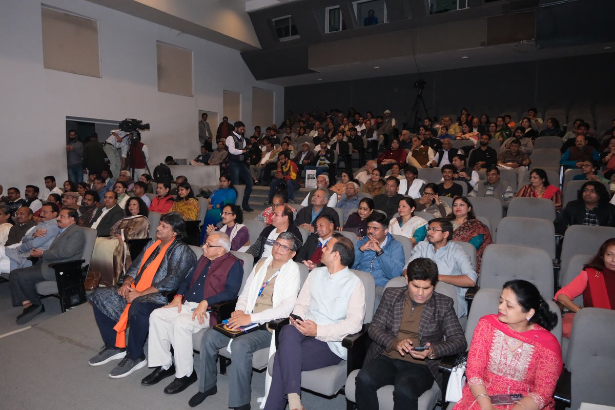 DrPremBairwa's tweet image. आज जयपुर स्थित जवाहर कला केंद्र के रंगायन सभागार में आकाशवाणी, जयपुर द्वारा आयोजित “67वें आकाशवाणी संगीत सम्मेलन 2025” में सहभागिता की।

भारत की समृद्ध संगीत परंपरा और सांस्कृतिक धरोहर को समर्पित इस भव्य आयोजन में देशभर के ख्यातनाम कलाकारों की प्रस्तुतियाँ मन को आनंद और नई ऊर्जा…