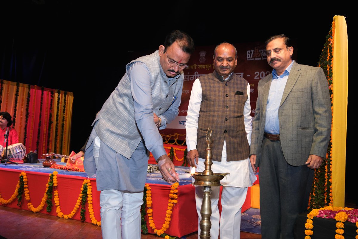 DrPremBairwa's tweet image. आज जयपुर स्थित जवाहर कला केंद्र के रंगायन सभागार में आकाशवाणी, जयपुर द्वारा आयोजित “67वें आकाशवाणी संगीत सम्मेलन 2025” में सहभागिता की।

भारत की समृद्ध संगीत परंपरा और सांस्कृतिक धरोहर को समर्पित इस भव्य आयोजन में देशभर के ख्यातनाम कलाकारों की प्रस्तुतियाँ मन को आनंद और नई ऊर्जा…