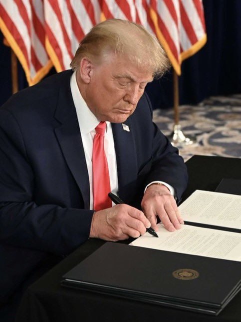 🚨 BREAKING: President Trump signs an executive order cutting off taxpayer funding for NPR and PBS.

Do you support this?

A. YES 
B. NO