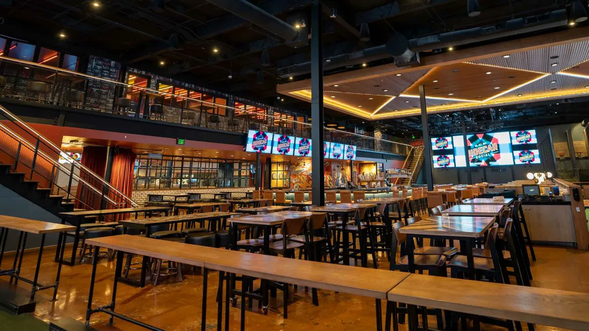 Sidecar Social – Frisco, TX

Save Electronics leveled up this 25,000 sq. ft. hotspot with 75+ displays, 4 video walls, karaoke rooms &amp; more. Powered by 21 Ultra Encoders + 75 Decoders, the system is seamless and zero-drama. 😎🔥

avnetwork.com/news/scn-insta…

(Image: Save Electronics)