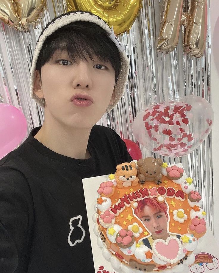 Hoje é dia do Main vocal, o Deus do Kpop, a voz da nação. Niver do nosso incrível e talentoso Kihyun.
Parabéns Kiki tudo de melhor para ti.  Te amamos ❤️ 

#몬스타엑스 #기현
#MONSTAX
#HBDtoKIHYUN
#선물같은기현DAY_1122