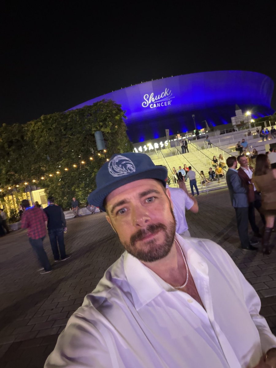 likealabamaclay's tweet photo. Bad pic but had great night to it’s a great  cause! -#shuckcancer https://t.co/Lluop6gXJD
