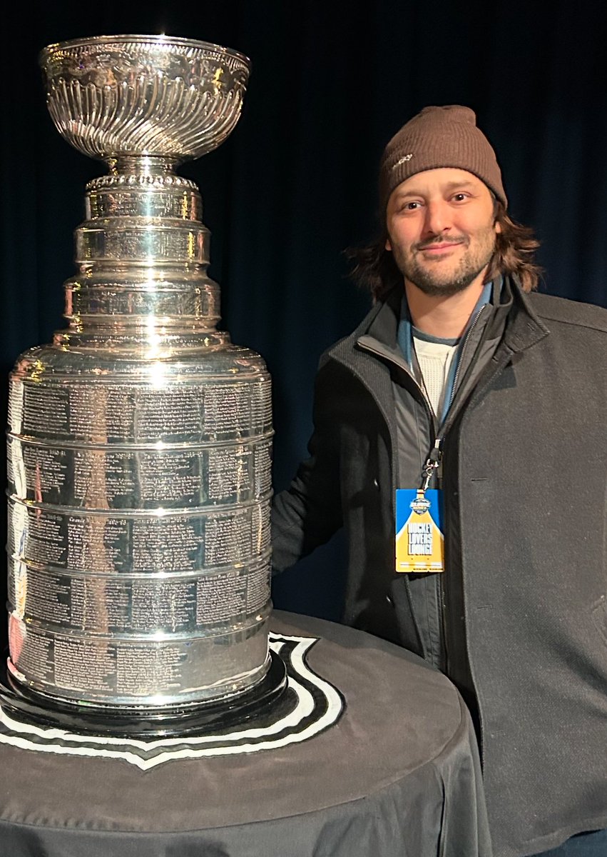 SuttonRisk's tweet photo. Sutton’s Vice President of Sports, Christian Hanson, travelled to Sweden for the NHL Global Series to watch many of our clients play in the Avicii Center. While there, he celebrated longtime Maple Leafs captain, Mats Sundin, as Mats received the Borje Salming Courage Award. https://t.co/UjQf1mRStl