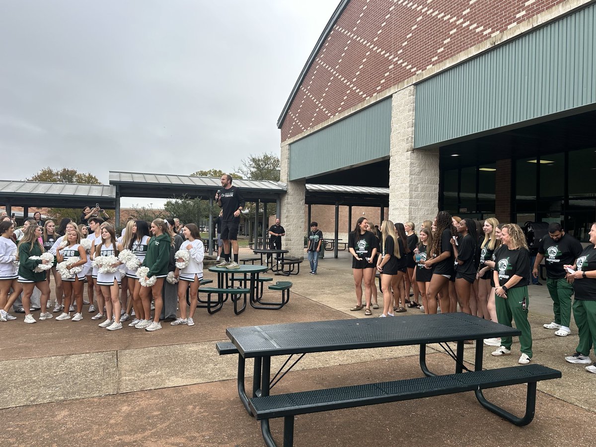 LeanderisdATH's tweet image. Sending @cphsvb2018 off to State!